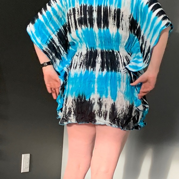 2/$50❤️ New Blue + White Tie Dye Beach Coverup Top - Picture 3 of 3